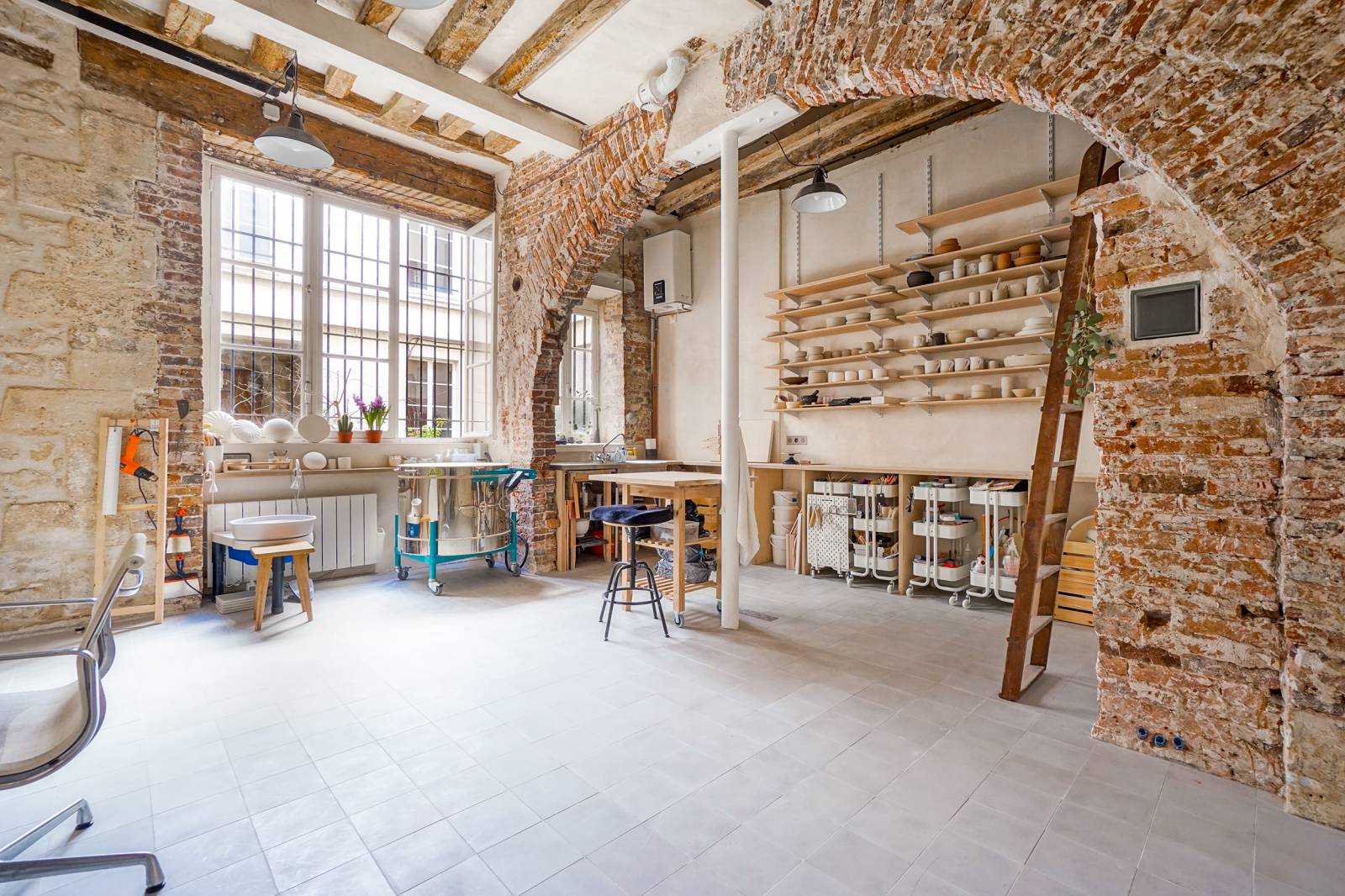 trouvez le meilleur artisan peintre à paris 7 pour vos travaux de rénovation ou décoration. conseils et critères pour choisir un professionnel qualifié et fiable dans le 7e arrondissement.