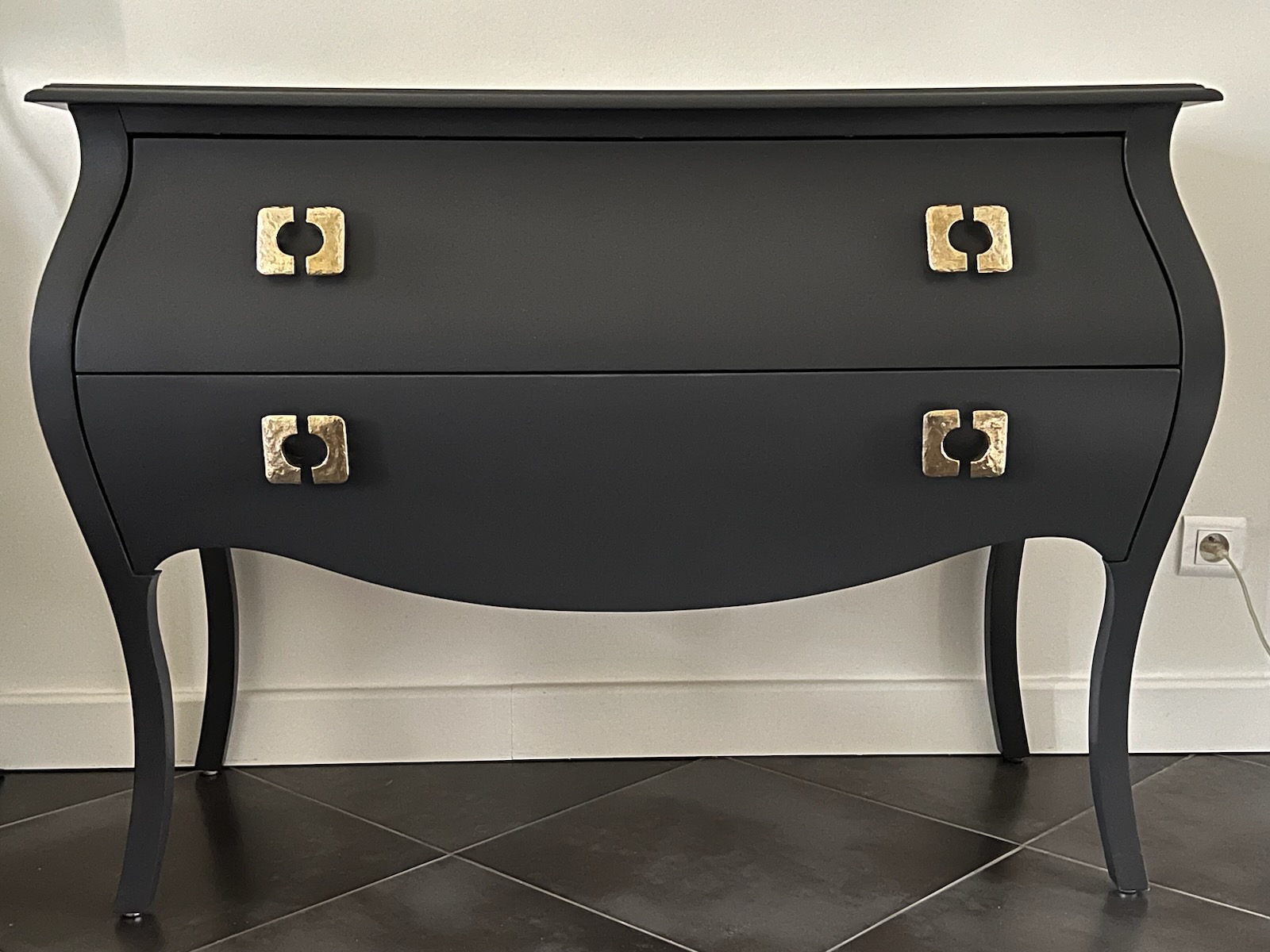 Relooking express : rafraîchir sa peinture en 48 h à paris 7 offrez un nouveau look à votre intérieur en seulement 48h à paris 7 grâce à notre service de relooking peinture rapide et professionnel. devis gratuit et résultats garantis !