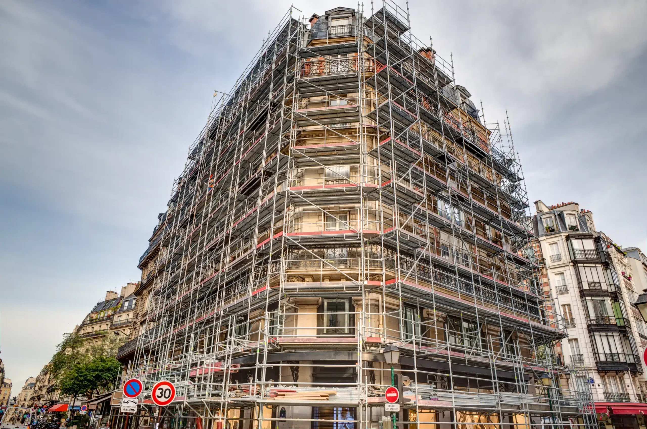 entreprise rénovation bâtiment Paris 75007 spécialiste de la rénovation de bâtiments à paris 75007 : redonnez vie à votre appartement ou local professionnel avec des travaux sur mesure. devis gratuit, expertise et accompagnement personnalisé.