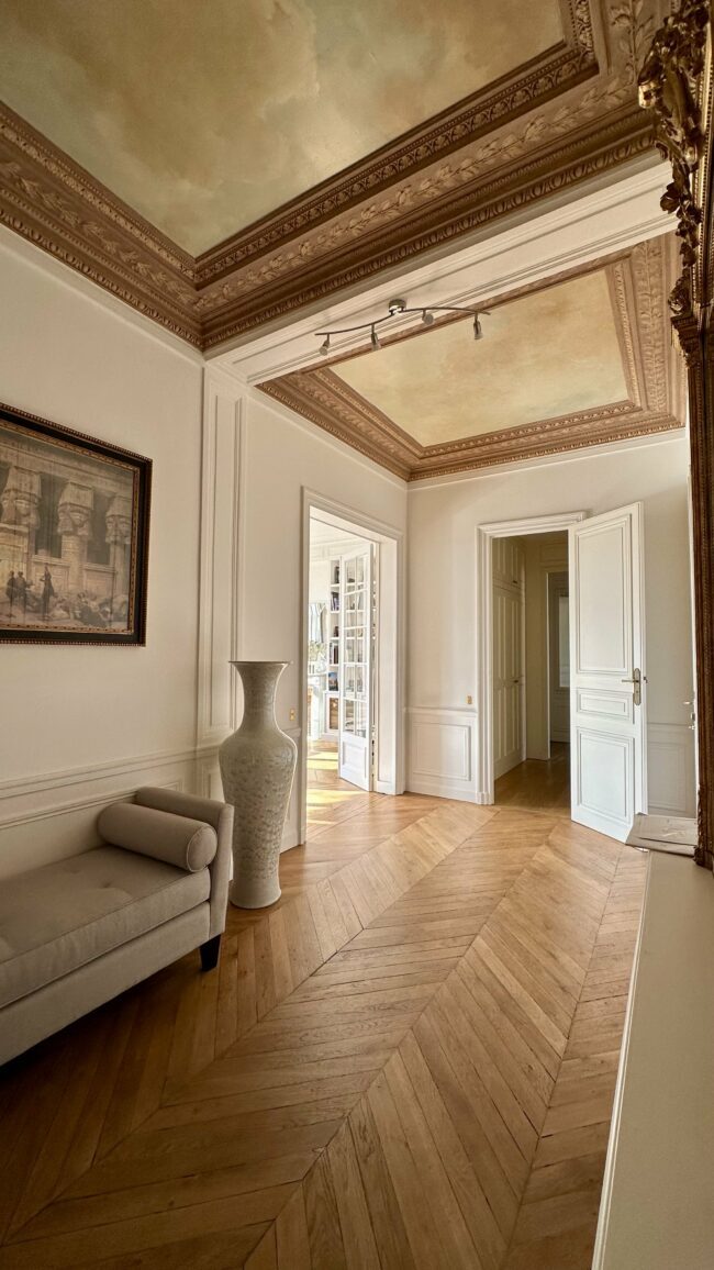 confiez la rénovation intérieure de votre appartement ou maison à paris à des experts qualifiés. solutions sur-mesure, conseils personnalisés et devis gratuit pour un intérieur moderne et élégant.