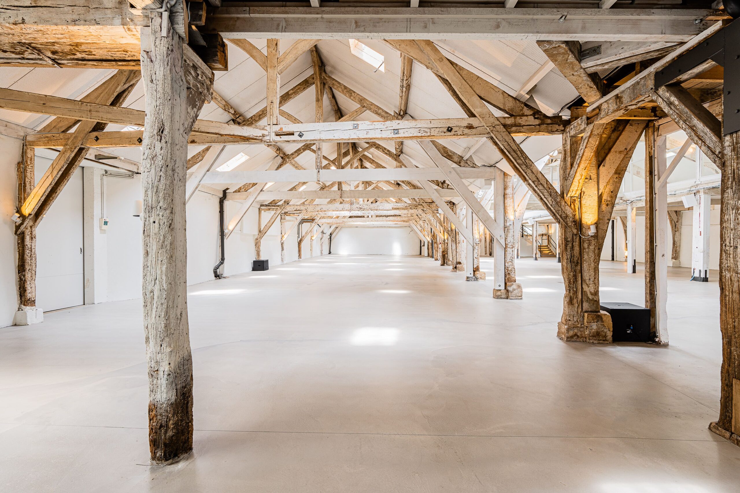 obtenez un devis précis pour vos travaux de menuiserie à paris 7e. découvrez nos conseils pour estimer votre budget menuiseries : fenêtres, portes, aménagements sur mesure.