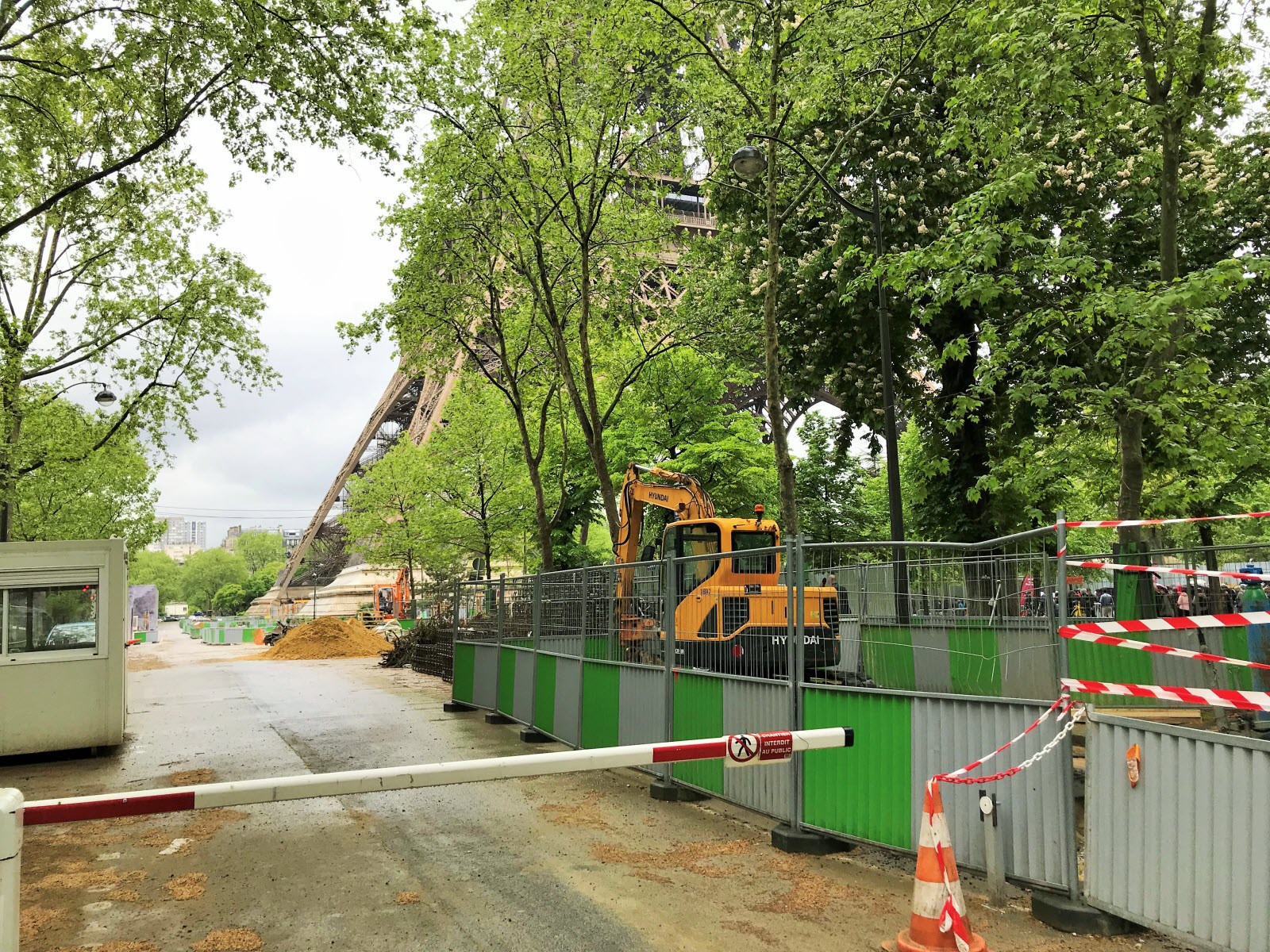 Chantier propre à paris 7 : protections, bâches et rubans de masquage découvrez nos solutions de protections et de masquage pour vos chantiers à paris 7. sécurisez vos travaux, protégez les surfaces et garantissez un résultat impeccable avec nos services professionnels.