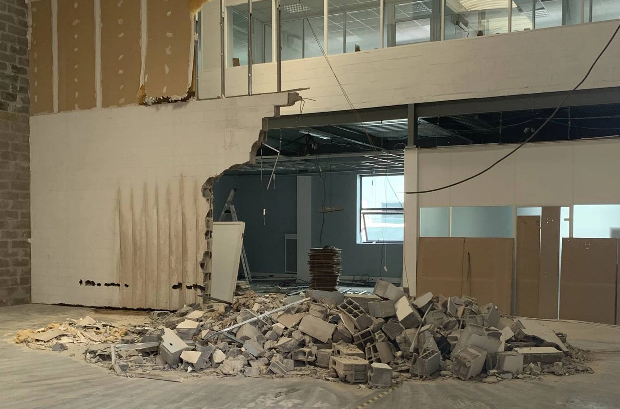 gérez efficacement vos déchets de chantier à paris 75007 : solutions de collecte, tri et évacuation professionnelles pour un chantier propre et respectueux de l’environnement.