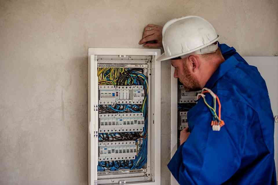 Bricolage ou professionnel pour l'électricité à paris 7e : où placer le curseur électricité à paris 7e : découvrez quand faire appel à un professionnel ou bricoler vous-même pour vos travaux électriques. conseils et solutions adaptées à vos besoins dans le 7e arrondissement de paris.