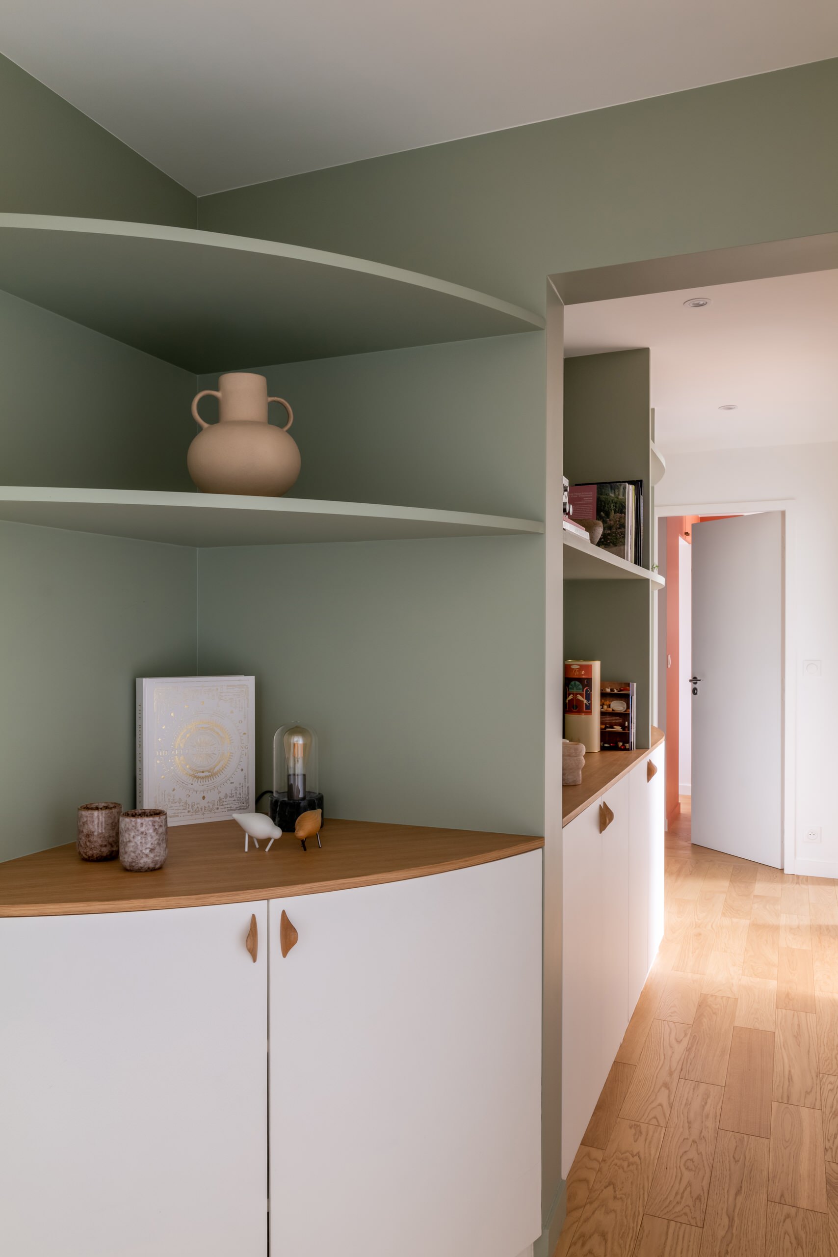 d&eacute;couvrez nos conseils pour l&rsquo;optimisation des couloirs &agrave; paris 7 : astuces d&rsquo;am&eacute;nagement, gain d&rsquo;espace et id&eacute;es d&eacute;co pour valoriser chaque m&egrave;tre carr&eacute; de votre int&eacute;rieur.