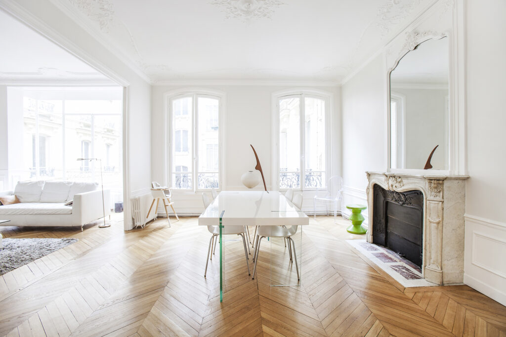 découvrez nos services de peinture pour appartement à paris 7 : conseils personnalisés, travail soigné et finitions de qualité pour sublimer votre intérieur.