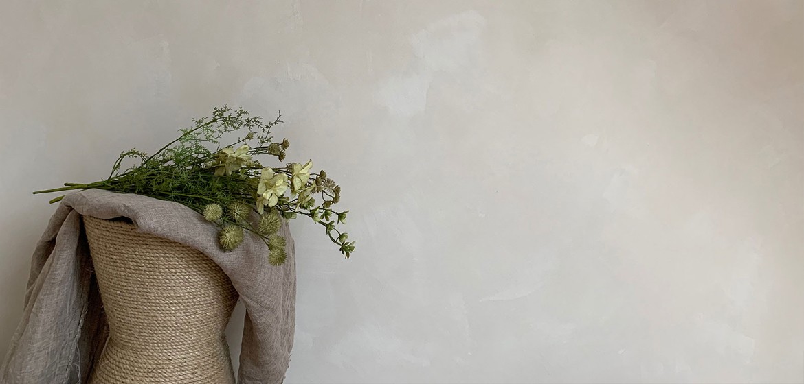 Artisan rénovation intérieure à paris 75007 : peinture à la chaux, pour ou contre découvrez tout sur la peinture à la chaux : ses avantages, son application, ses utilisations décoratives et écologiques pour donner un aspect naturel et authentique à vos murs intérieurs et extérieurs.