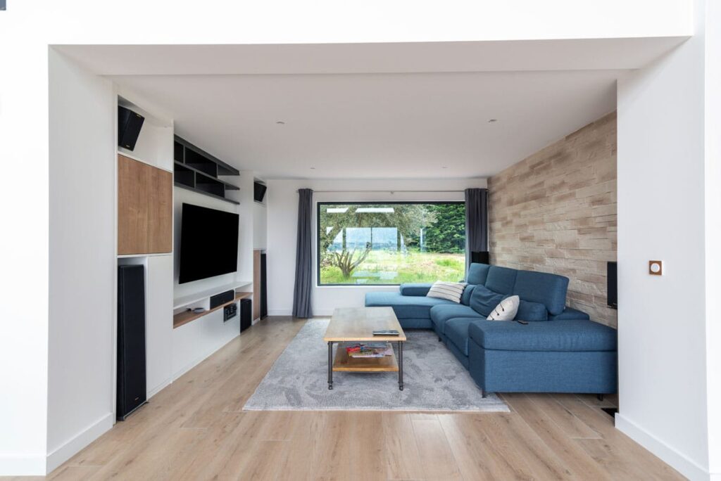 transformez votre espace avec nos services de rénovation intérieure sur mesure : conseils personnalisés, matériaux de qualité et réalisation soignée pour donner vie à vos projets d'aménagement et de décoration.