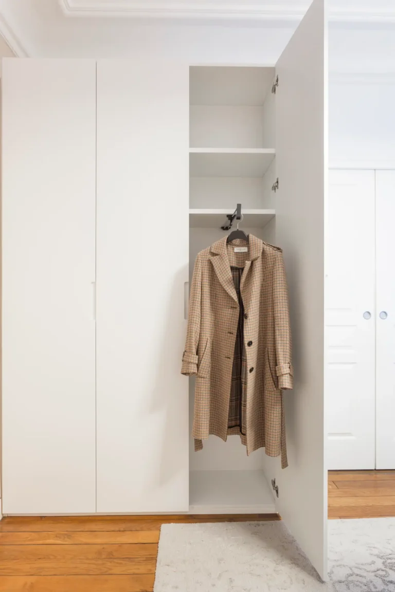 Artisan rénovation intérieure à paris 7 : dressings sur mesure en petits volumes découvrez nos services de rénovation intérieure à paris 7, spécialisés dans la création de dressings sur mesure alliant élégance et fonctionnalité. obtenez un espace unique, parfaitement adapté à vos besoins et à votre style de vie.