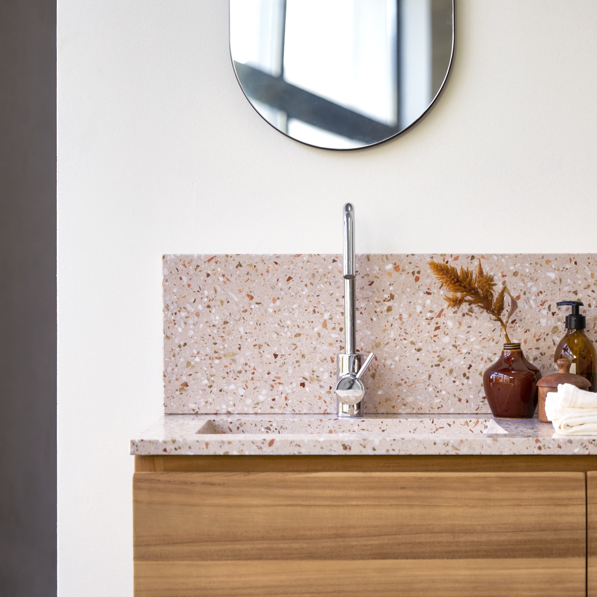 d&eacute;couvrez notre s&eacute;lection de cr&eacute;dences en terrazzo &agrave; paris 75007, id&eacute;ales pour sublimer votre cuisine ou salle de bains avec style et modernit&eacute;. qualit&eacute; artisanale, livraison rapide.