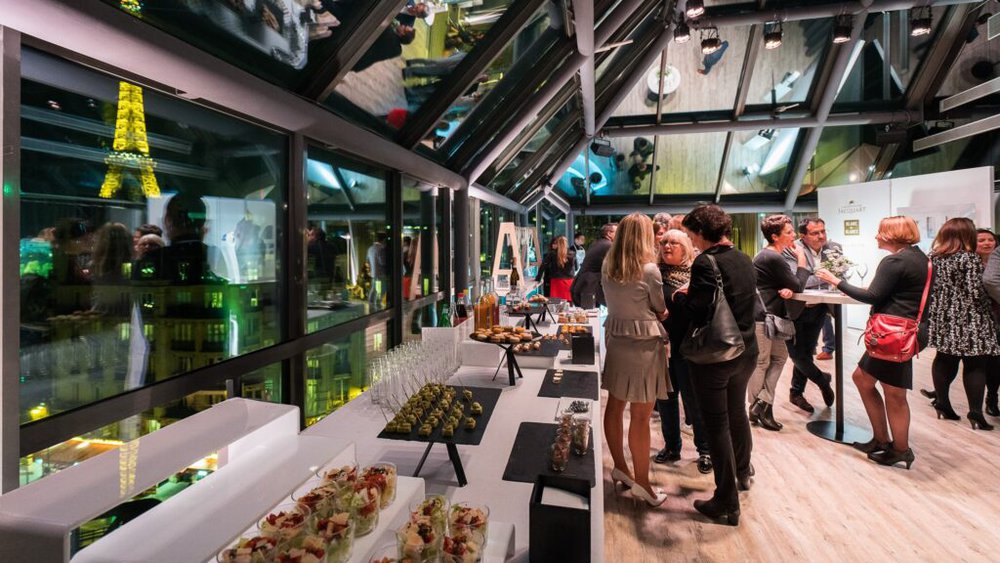 organisez une r&eacute;ception inoubliable dans une cuisine moderne &agrave; paris 75007. profitez d&rsquo;un espace &eacute;l&eacute;gant pour vos &eacute;v&eacute;nements priv&eacute;s ou professionnels au c&oelig;ur du 7e arrondissement.